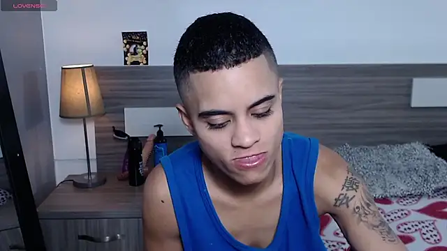 Snapshot of Liiamthompson chatting on November 23, 10:53 pm Liiamthompson online show from November 23, 10:53 pm