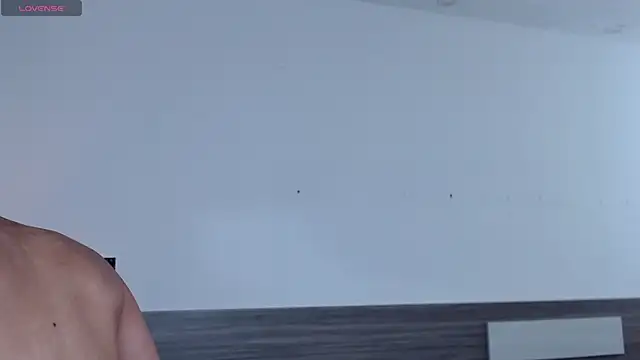 Snapshot of Liiamthompson chatting on November 24, 11:37 pm Liiamthompson online show from November 24, 11:37 pm