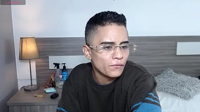 Snapshot of Liiamthompson chatting on November 30, 9:57 am Liiamthompson online show from November 30, 9:57 am