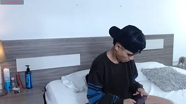 Snapshot of Liiamthompson chatting on December 1, 10:37 pm Liiamthompson online show from December 1, 10:37 pm