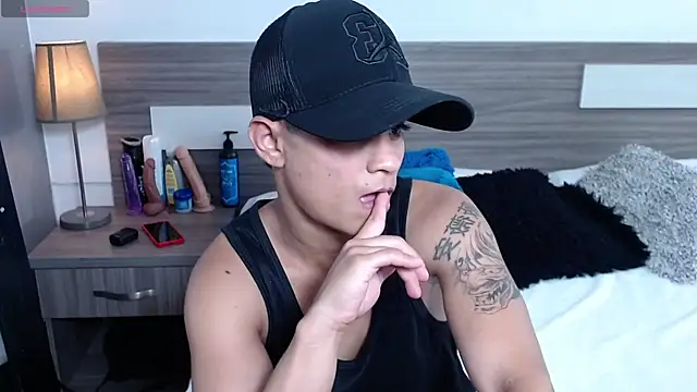 Snapshot of Liiamthompson chatting on December 18, 9:21 pm Liiamthompson online show from December 18, 9:21 pm