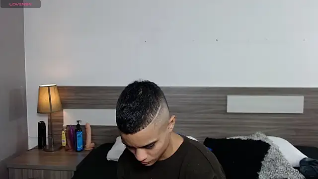 Snapshot of Liiamthompson chatting on December 22, 9:28 am Liiamthompson online show from December 22, 9:28 am