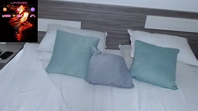 Liiamthompson online show from March 15, 1:39 pm