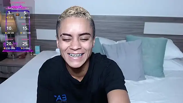 Liiamthompson online show from March 20, 9:25 am