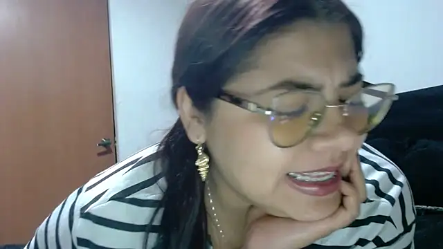 viccky vick online show from February 14, 2:08 am