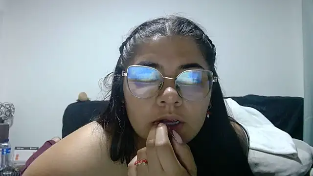 viccky vick online show from June 4, 11:44 pm