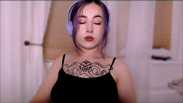 Snapshot of purplewitch chatting on October 18, 3:02 pm purplewitch online show from October 18, 3:02 pm