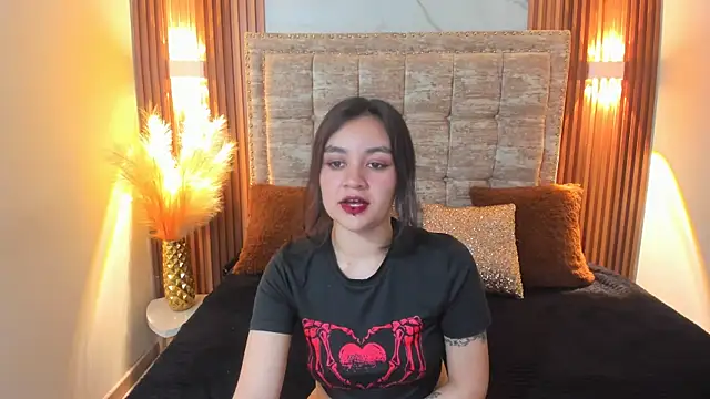 Lucy Harris online show from February 18, 7:19 pm