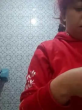 Snapshot of alexandraluv chatting on February 14, 2:33 pm alexandraluv online show from February 14, 2:33 pm
