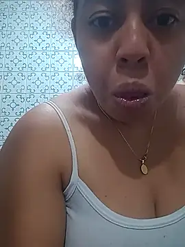 Snapshot of alexandraluv chatting on February 19, 5:27 pm alexandraluv online show from February 19, 5:27 pm
