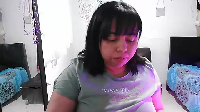 Snapshot of alexandraluv chatting on October 18, 8:09 pm alexandraluv online show from October 18, 8:09 pm