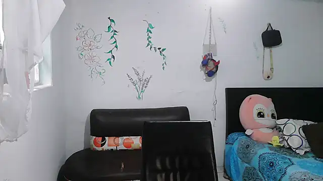 Snapshot of alexandraluv chatting on October 22, 5:45 pm alexandraluv online show from October 22, 5:45 pm