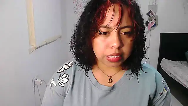 alexandraluv online show from November 26, 10:44 pm