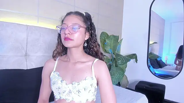 mac-sara online show from September 14, 3:44 pm