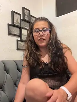 MirandaLatinaLovely online show from November 24, 4:45 am