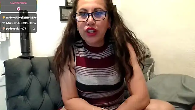 MirandaLatinaLovely online show from March 22, 4:49 am