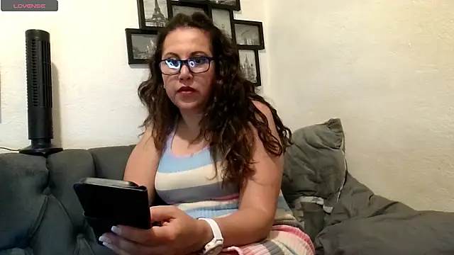 Snapshot of MirandaLatinaLovely chatting on May 12, 5:15 am MirandaLatinaLovely online show from May 12, 5:15 am