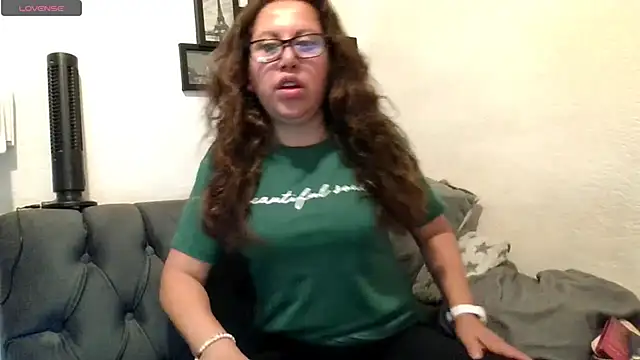Snapshot of MirandaLatinaLovely chatting on May 26, 4:58 pm MirandaLatinaLovely online show from May 26, 4:58 pm