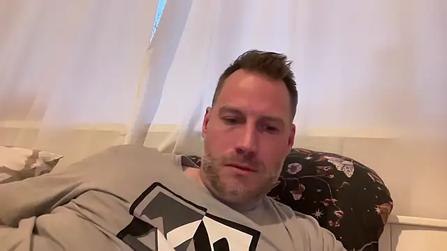 Snapshot of Christian87xxx chatting on November 8, 3:45 pm Christian87xxx online show from November 8, 3:45 pm