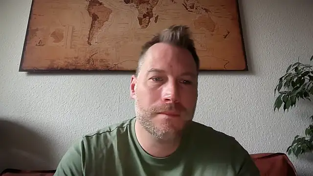 Snapshot of Christian87xxx chatting on November 15, 9:39 am Christian87xxx online show from November 15, 9:39 am