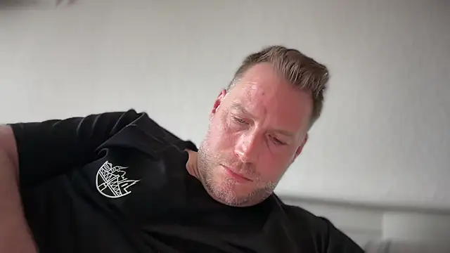 Christian87xxx online show from April 18, 4:33 pm