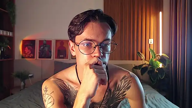 William Henry  online show from April 3, 1:53 pm