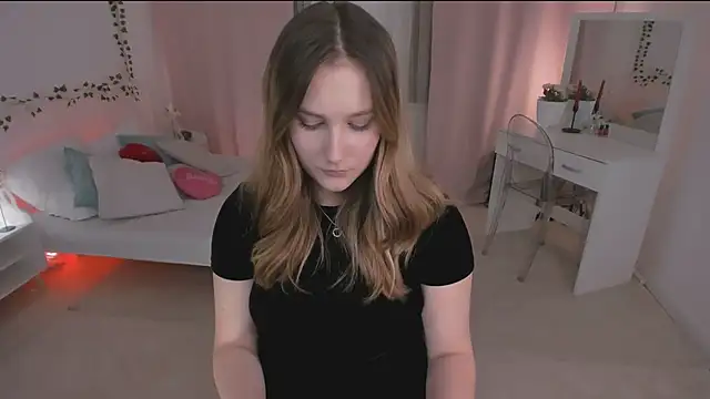 MaryWaddell online show from February 12, 1:59 pm