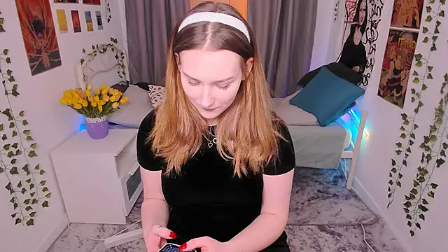 MaryWaddell online show from March 16, 4:12 pm