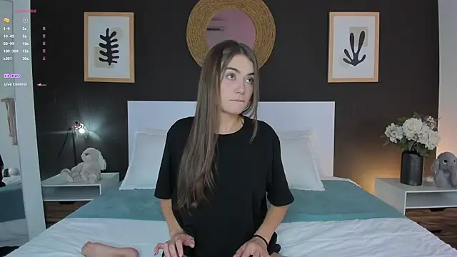 AlannaRussell  online show from March 25, 8:04 pm