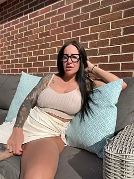 Snapshot of goddess-harper chatting on May 2, 8:41 am goddess-harper online show from May 2, 8:41 am