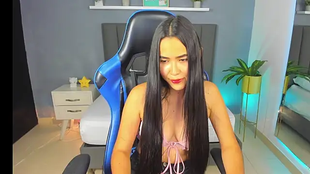Snapshot of alessia_leroy chatting on February 5, 9:07 pm alessia leroy online show from February 5, 9:07 pm