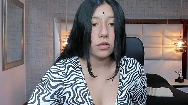 Nohemi louse online show from October 7, 7:33 pm