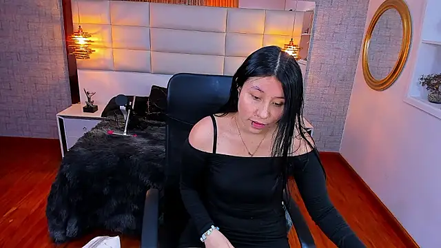 Snapshot of Nohemi_louse chatting on February 8, 7:17 pm Nohemi louse online show from February 8, 7:17 pm