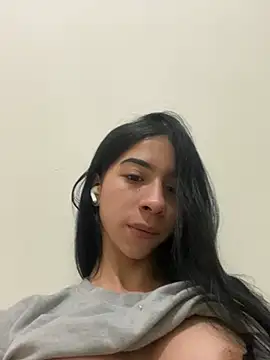 Snapshot of sara_lopee1 chatting on January 30, 1:00 am sara lopee1 online show from January 30, 1:00 am