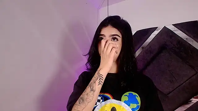 Snapshot of sara_lopee1 chatting on October 3, 12:02 pm sara lopee1 online show from October 3, 12:02 pm