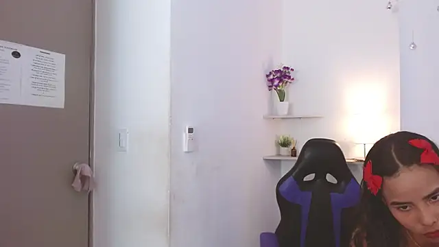 Snapshot of Roxy_Stonee chatting on March 5, 7:27 pm Roxy Stonee online show from March 5, 7:27 pm