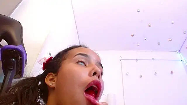 Snapshot of Roxy_Stonee chatting on March 13, 10:21 pm Roxy Stonee online show from March 13, 10:21 pm