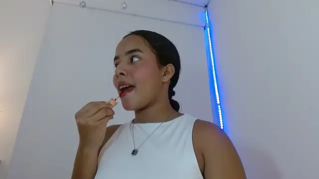 Snapshot of Roxy_Stonee chatting on September 24, 8:12 pm Roxy Stonee online show from September 24, 8:12 pm