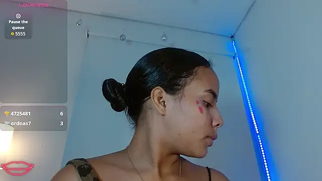 Snapshot of Roxy_Stonee chatting on October 7, 7:33 pm Roxy Stonee online show from October 7, 7:33 pm