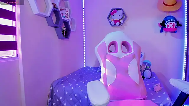 Snapshot of chloe_rockss_ chatting on February 9, 9:39 pm chloe rockss online show from February 9, 9:39 pm