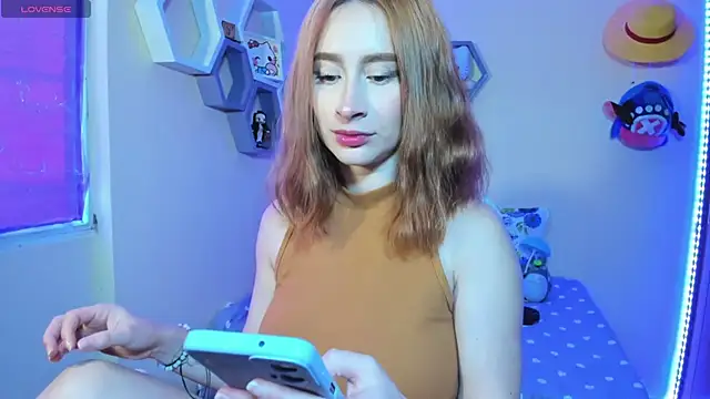 Snapshot of chloe_rockss_ chatting on February 13, 6:38 pm chloe rockss online show from February 13, 6:38 pm