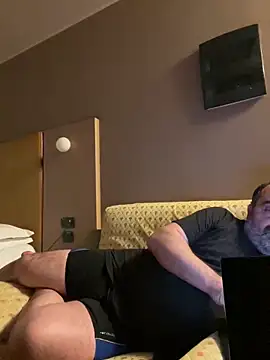 Snapshot of fuocovivo4 chatting on February 3, 7:31 pm fuocovivo4 online show from February 3, 7:31 pm