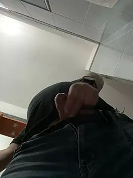 Snapshot of fuocovivo4 chatting on February 8, 2:38 pm fuocovivo4 online show from February 8, 2:38 pm