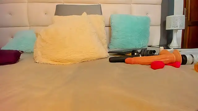 Snapshot of DayannaBronx chatting on September 14, 8:30 pm DayannaBronx online show from September 14, 8:30 pm