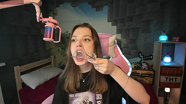 kaisajenner online show from February 5, 4:03 pm