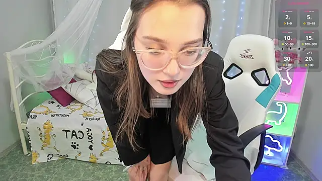 kaisajenner online show from February 8, 7:05 pm