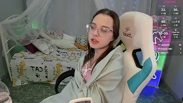 kaisajenner online show from February 9, 1:11 am