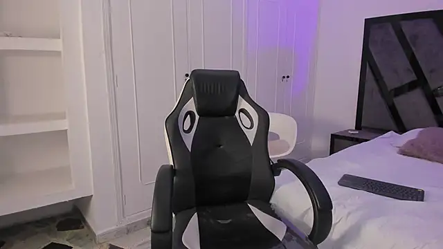 allicemackenzie online show from September 24, 8:12 pm