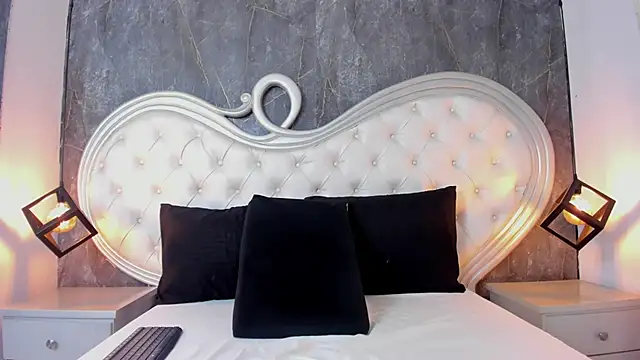 Keyla  Jones online show from September 27, 7:41 pm