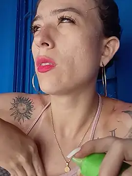 Snapshot of Nathaly-777 chatting on June 5, 7:52 pm Nathaly-777 online show from June 5, 7:52 pm